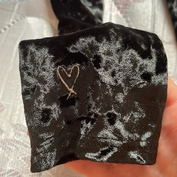 Victoria’s Secret Velvet Bodysuit NWOT - Picture 8 of 8